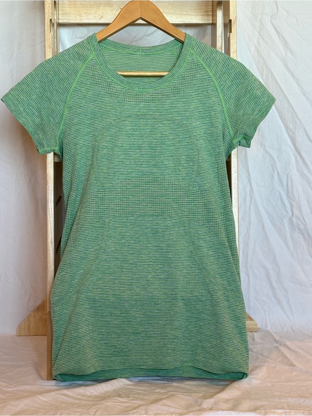 Lululemon Swiftly Tech Short Sleeve Green Size 6